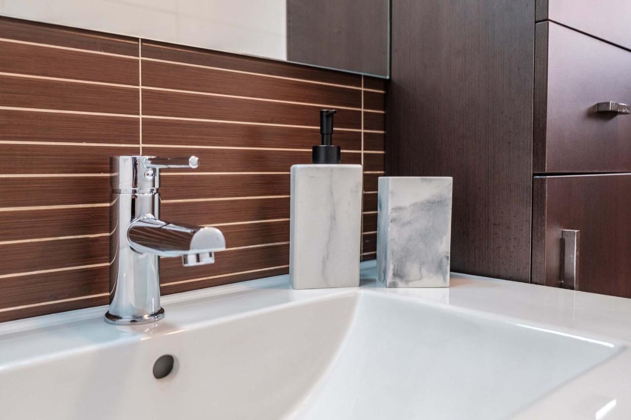 Stylish And Chic City Center Apartment With Wifi ลาลากูนา ภายนอก รูปภาพ